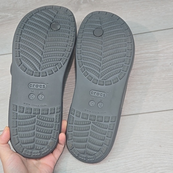 CROCS Mens Charcoal Flip Flops Thong Sandals Shoes Sz 10 main image 5